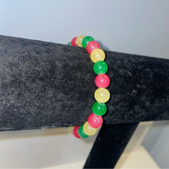 Handmade watermelon summer inspired beaded bracelet - Picture 2 of 2